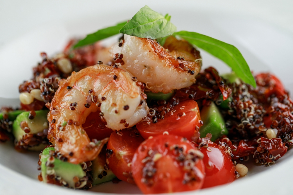 You are currently viewing fresh salad with shrimp, quinoa, avocado and cherry tomatoes